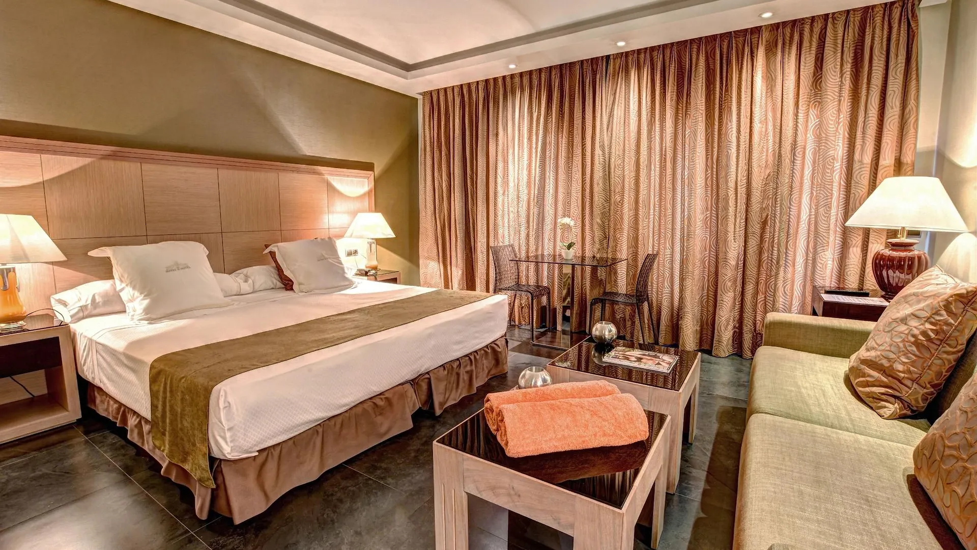 **** Aparthotel Artplatinum Suites & Apartments Benalmadena Spain