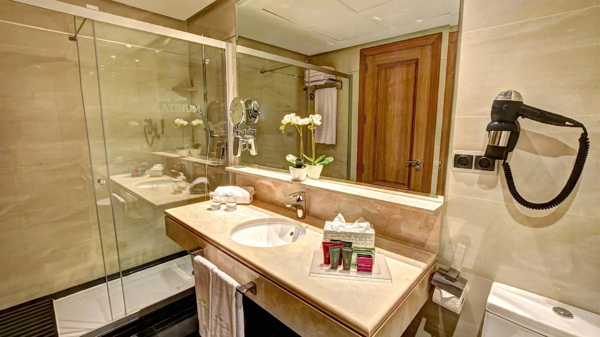 **** 아파트호텔 Artplatinum Suites & Apartments 베날마데나코스타 스페인